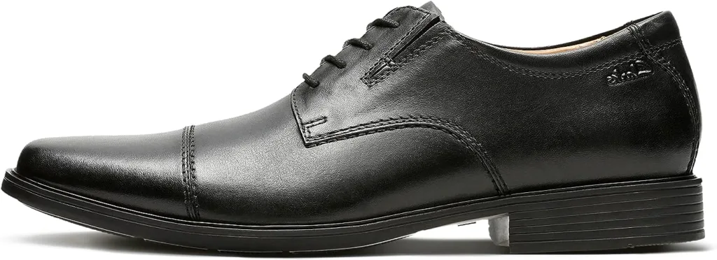 Pair of black high sole dress shoes - Clarks Men Tilden Cap Oxfard